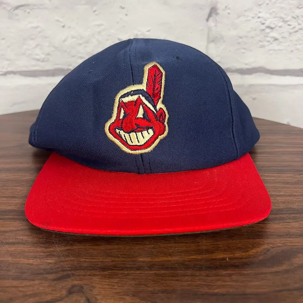 MLB Mens OS Vintage Retro Streetwear Cleveland Indians Chief Wahoo Snapback Hat